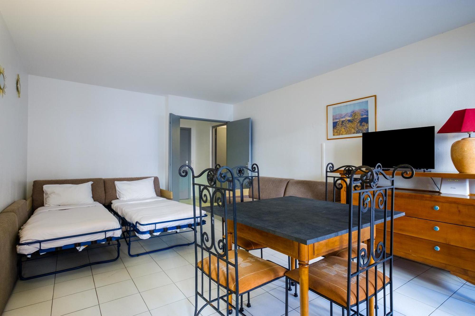Apartment (2-4 Adults)