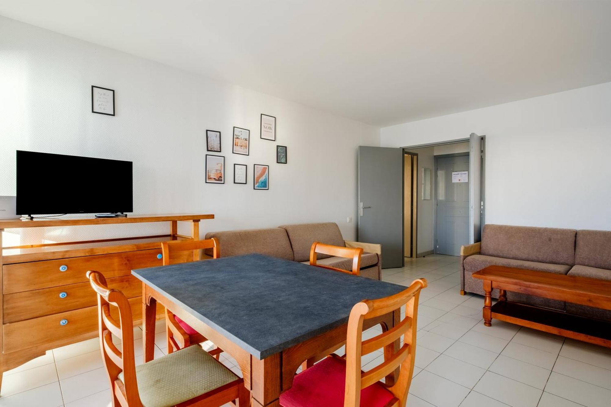 Apartment with Sea View (2-4 Adults)